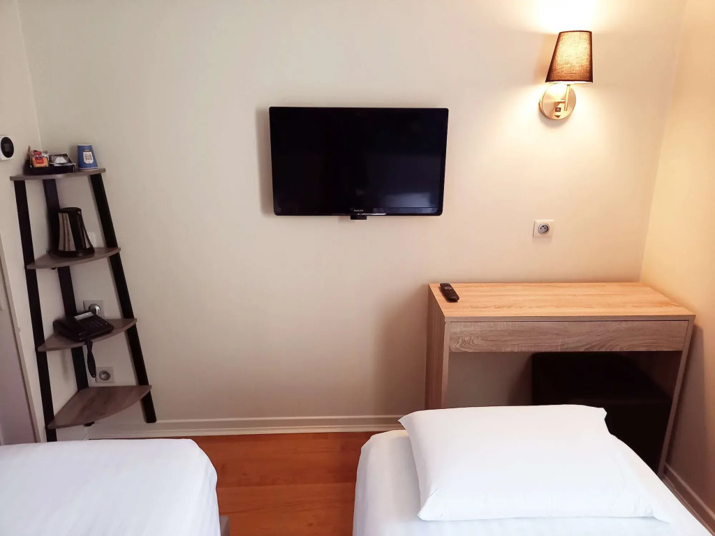 Brit Hotel Confort Nîmes Ouest - A9 sortie 25