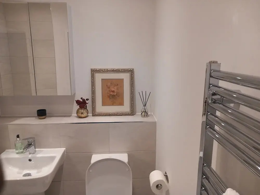 Room-charming Loughton Apartment With Ba