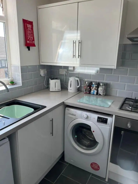 Impeccable 5-bed Apartment in Southend-on-sea