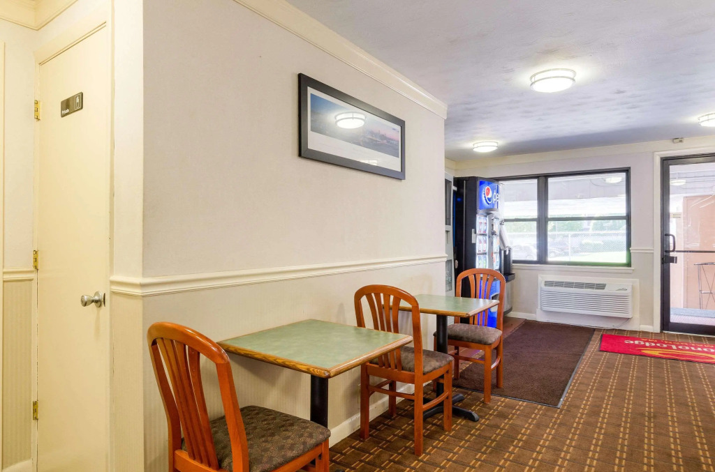 Howard Johnson by Wyndham Malden Boston Area