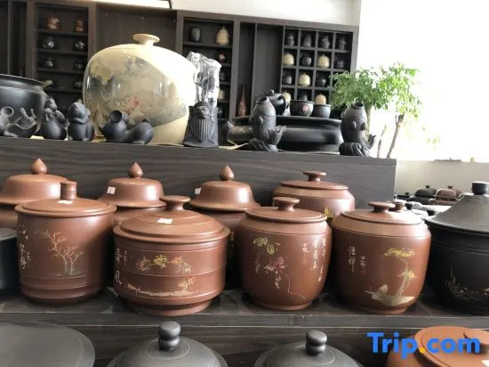 Xihan Hotel (Jianshui Ancient City Small Train Store)