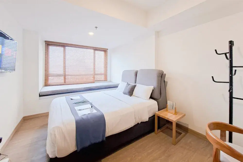 Simple And Tidy Studio Apartment Collins Boulevard