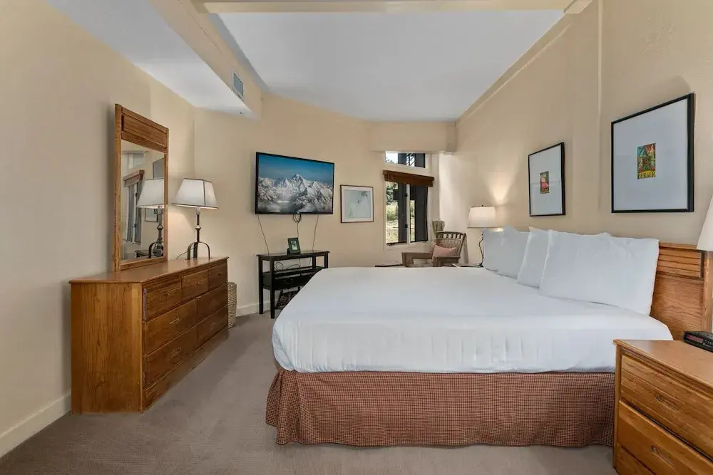 Powder Run at Deer Valley Resort - Two Bedroom Condo with Hot Tub #A13 2 Condo