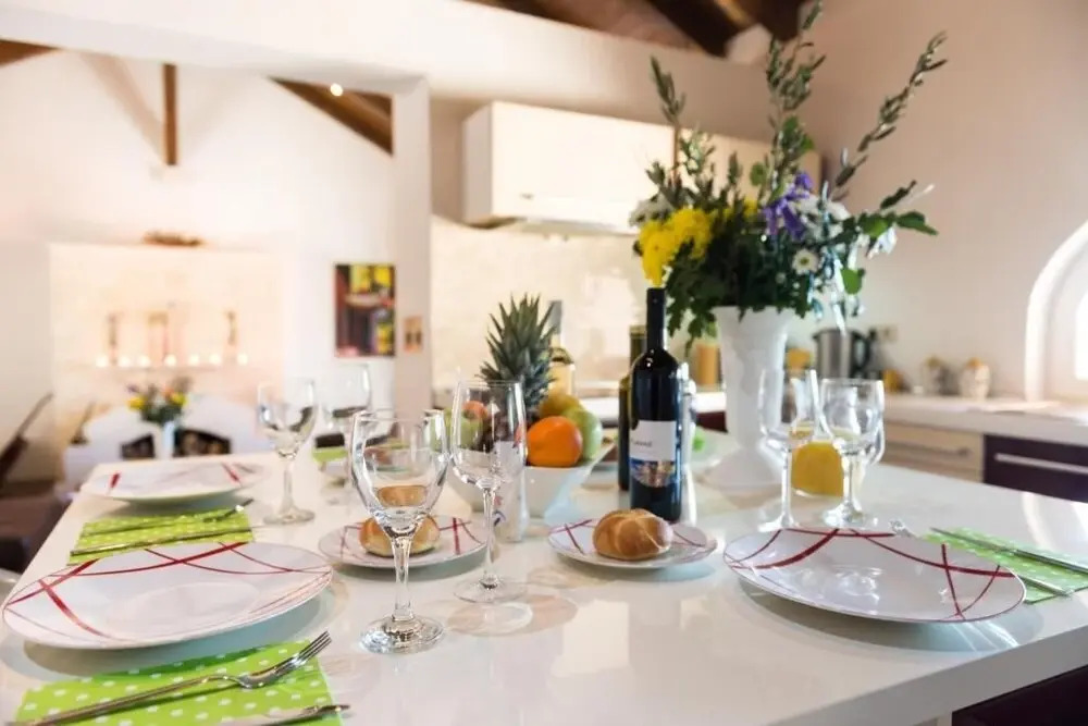 Villa Avoca - Four Bedroom Apartment With Two Balconies and Swimming Pool ID Direct Booker 2124