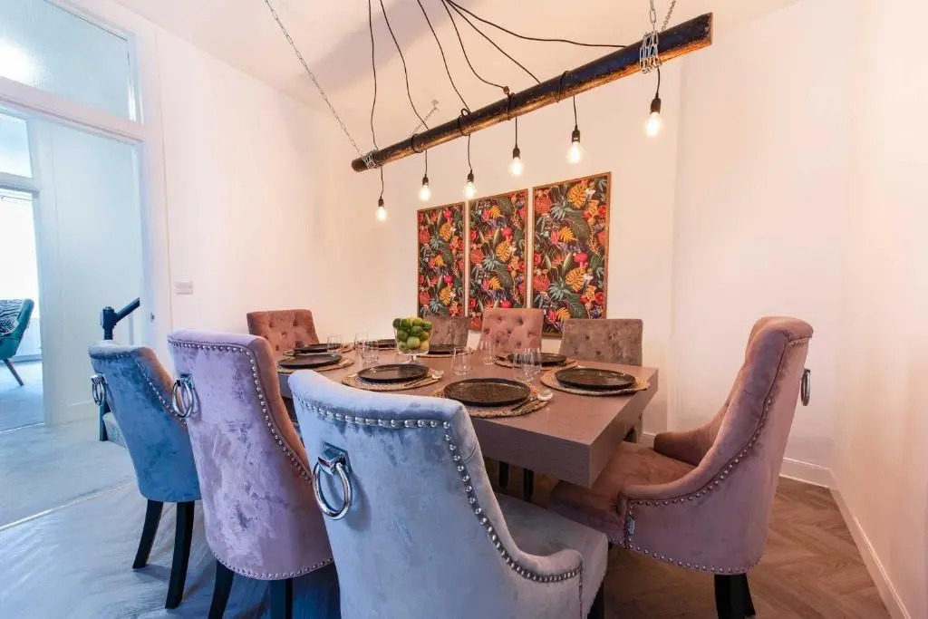 Heart of Barbican 5 bedroom 4 bathroom Boutique House with roof terrace