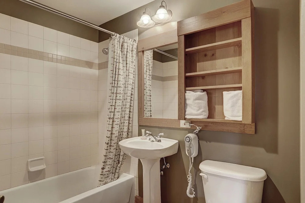 8843 The Springs 2 Bedroom Condo