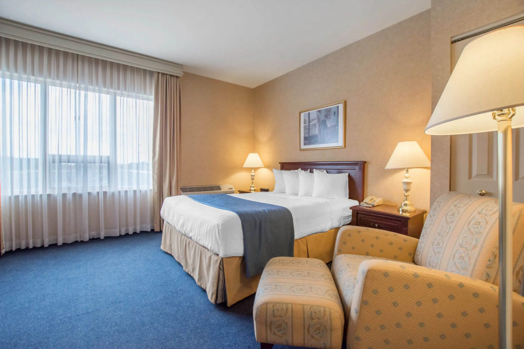 Spark by Hilton Montreal Brossard
