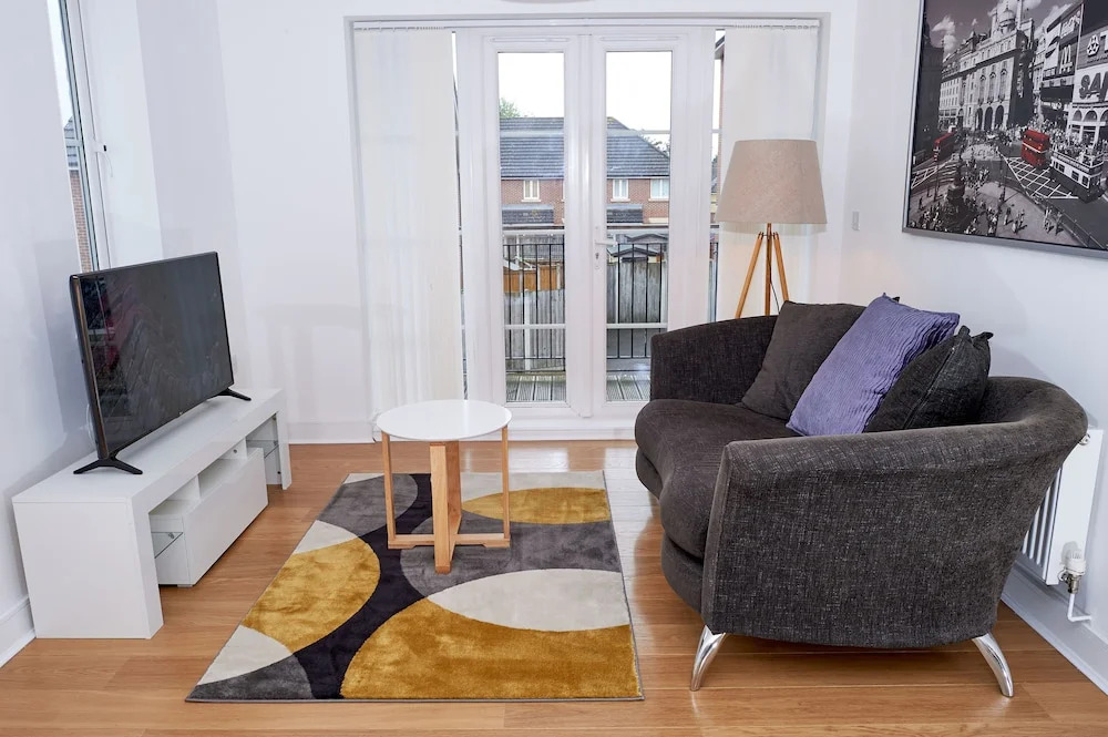 Two Bed - Close to North Station and Hospital