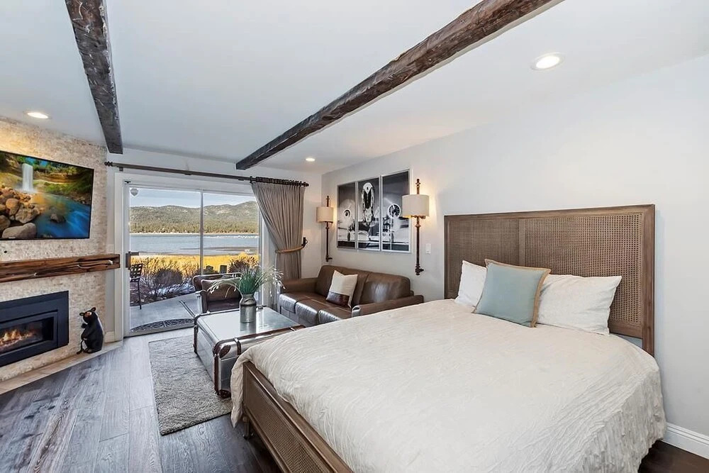 029 Lakefront Luxury Home