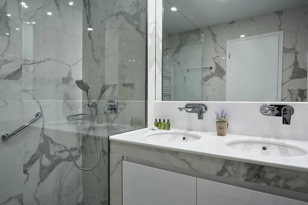 Luxurious Spacious Apt next  Hilton Area