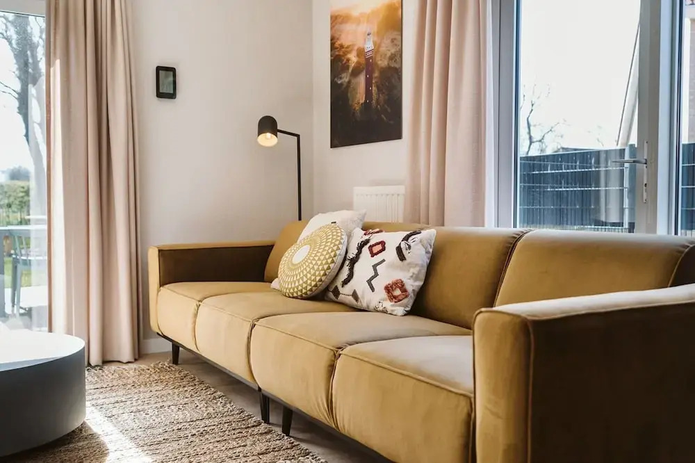 Holiday Home With Spacious Private Garden Within Walking Distance of the Beach