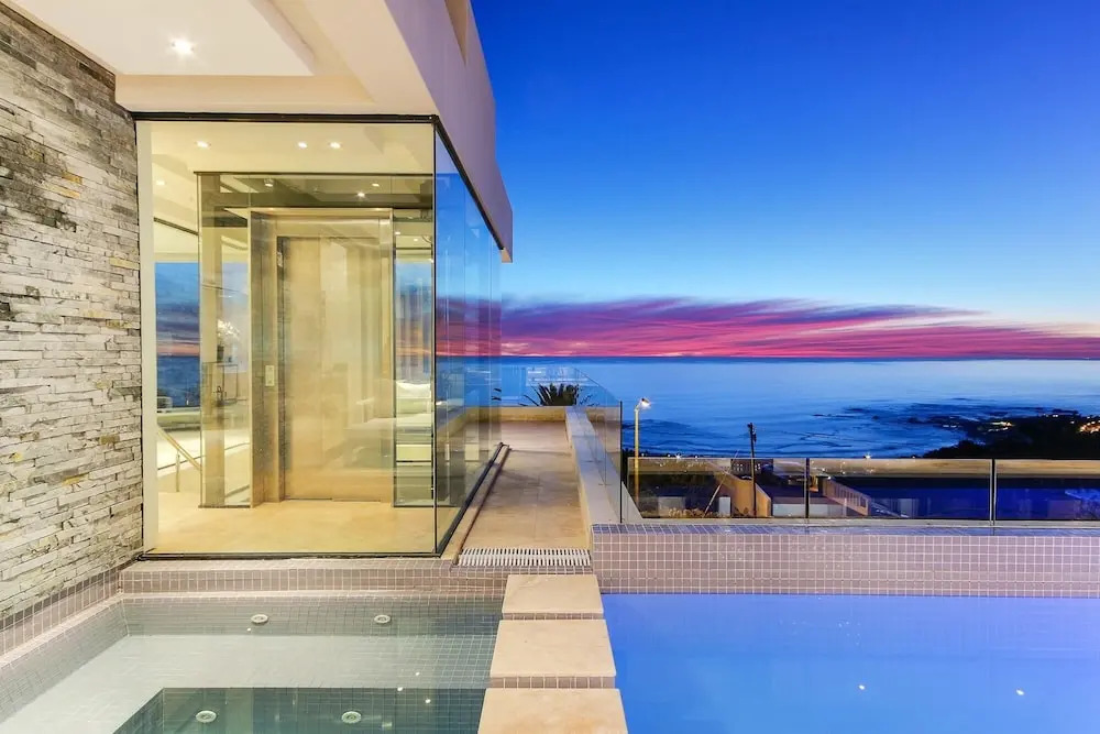 Spectacular Holiday Villa w Private Pool Gym Prima Views