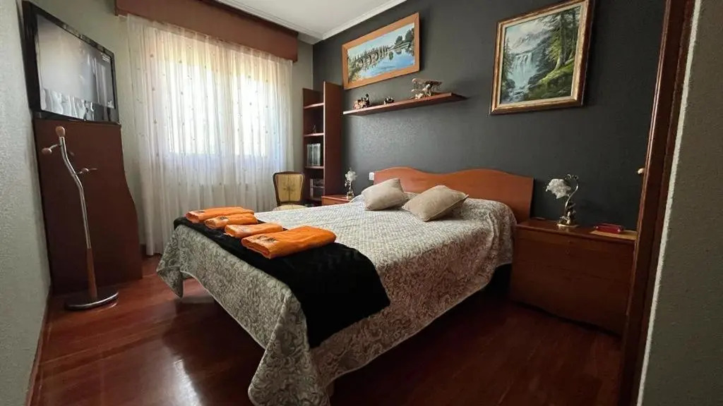 Amezola 1- Habitación con baño incorporado en casa compartida