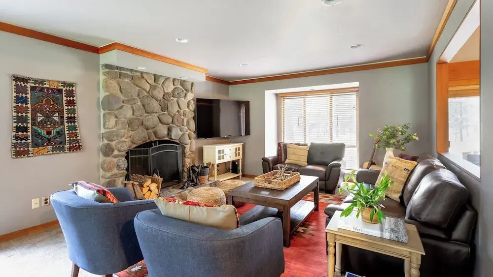 Skylight by Avantstay Elevated Mountain Home w/ Hot Tub, Billiards, Large Patio