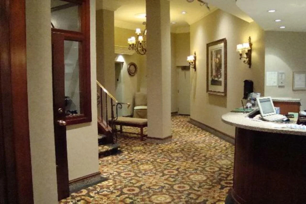 Kingston Hotel