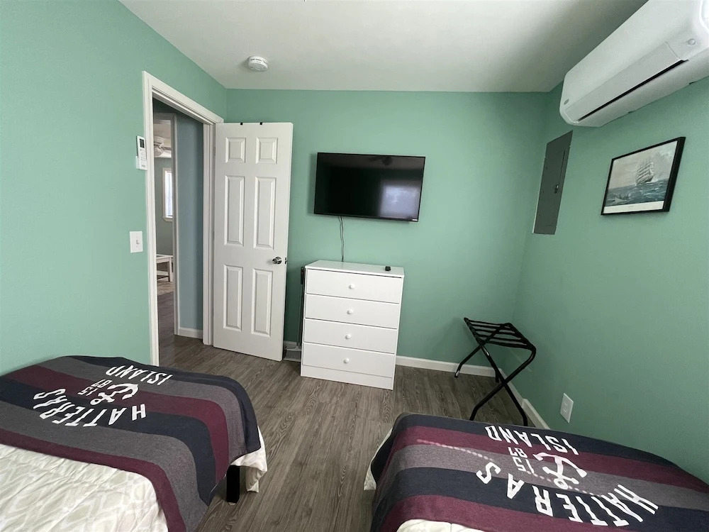 Sunfish Cove 2 Bedroom Cottage by RedAwning