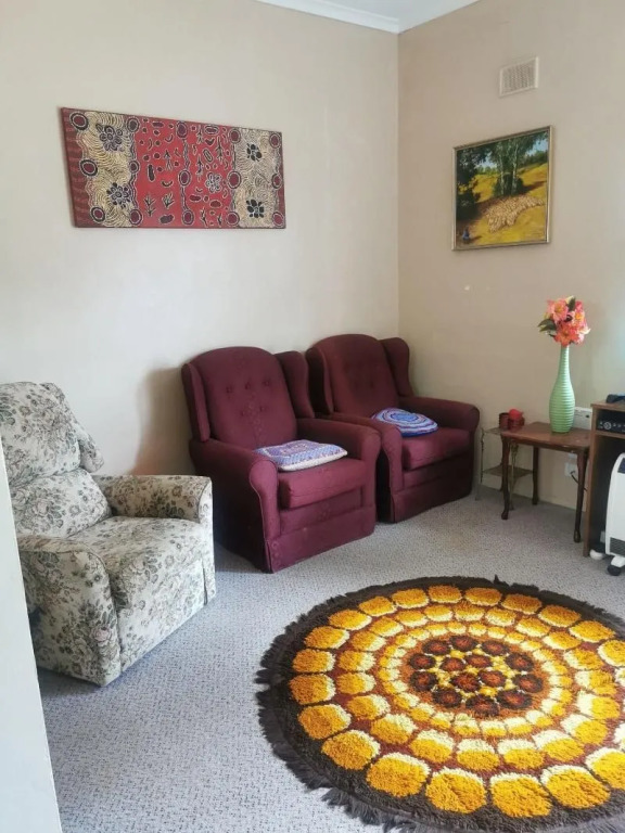 Kimba Units - Better than a motel room - self contained and pet friendly