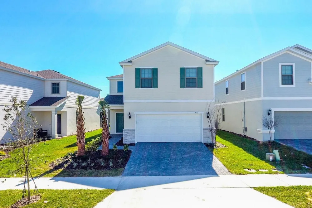 Lily Garden: Private Pool, BBQ Grill, 24/7 Support
