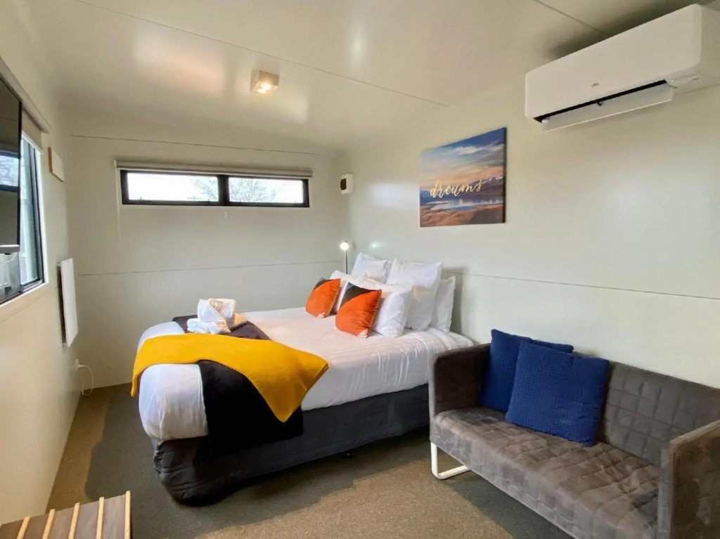 Stunted Totara, Unit 4