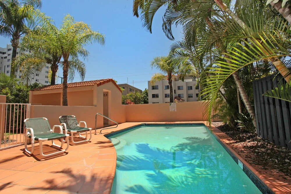 2 bedroom Apt on Parkyn Parade with pool and Air conditioning