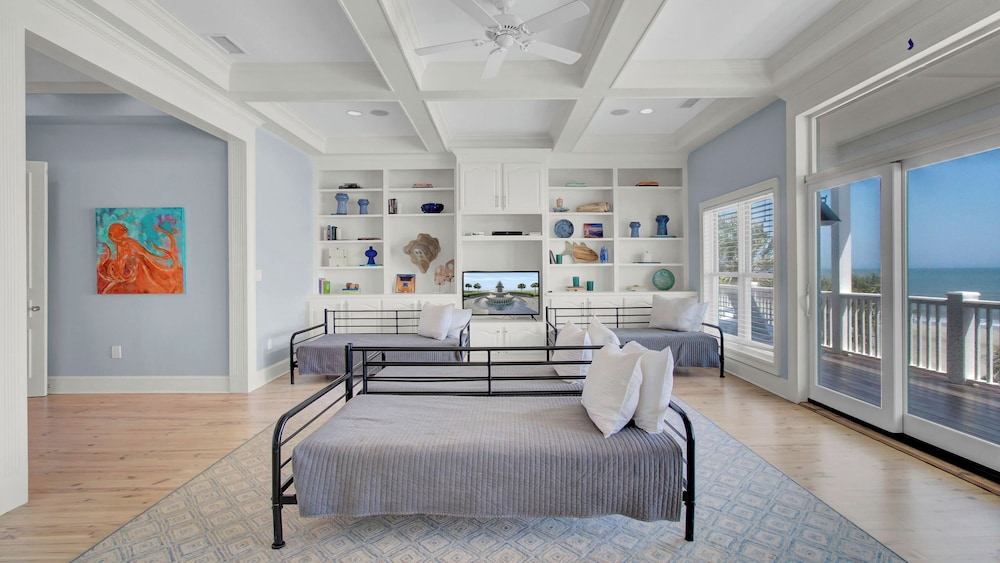 114 Ocean Boulevard by Avantstay Beachfront Infinity Pool Basketball Court Recently Renovated!