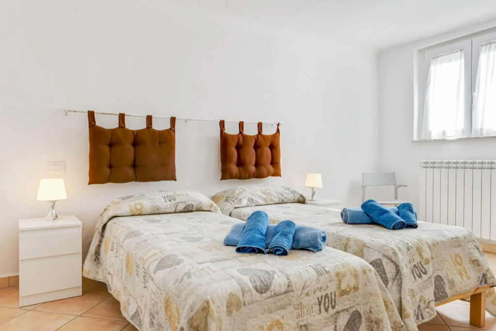 GuestHost - La Spezia Migliarina Bedrooms