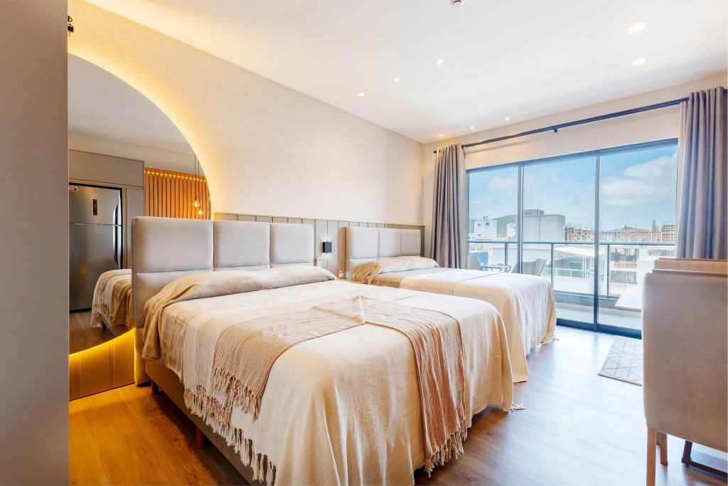 Luxuoso Loft em Condomínio com Piscina a 150m do Mar