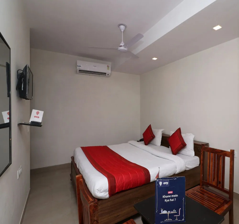 OYO 13301 Mayesha residency