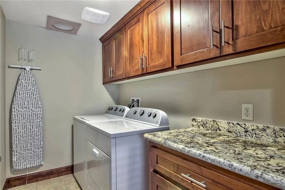 Conifer - 3 Br condo by RedAwning