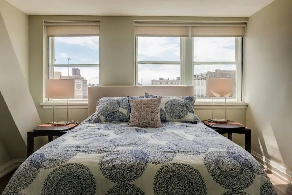 Downtown Penthouse with Free Parking