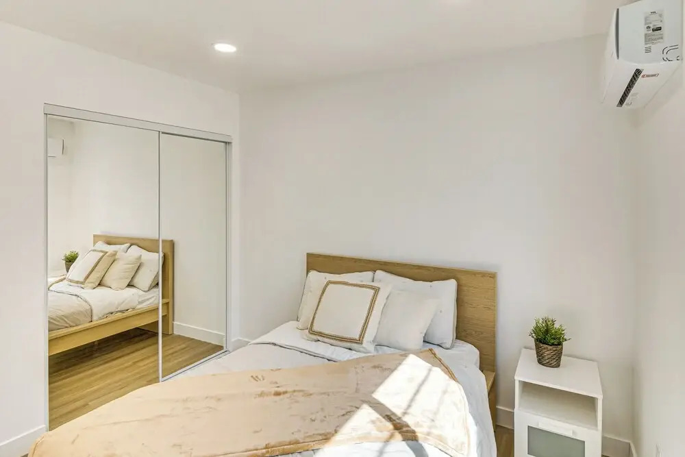 4 Mi to Sofi Stadium: Pet-friendly LA Area Home