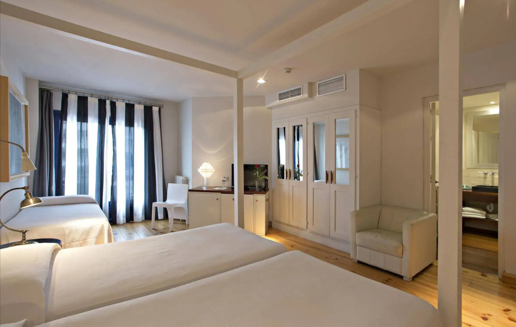 Hotel Trias