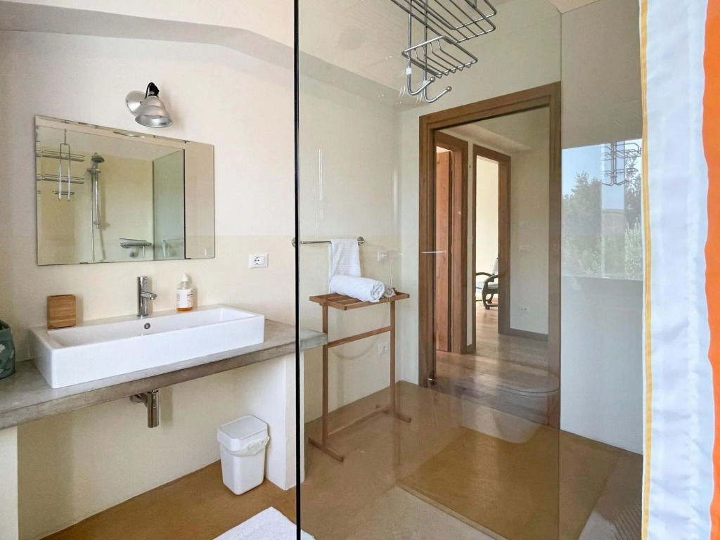 Amazing apartment in Belvedere Ostrense with garden