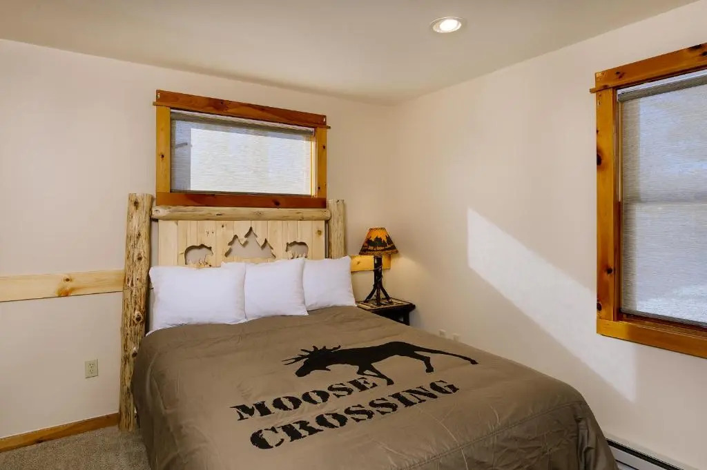 Cobble Mountain Lodge