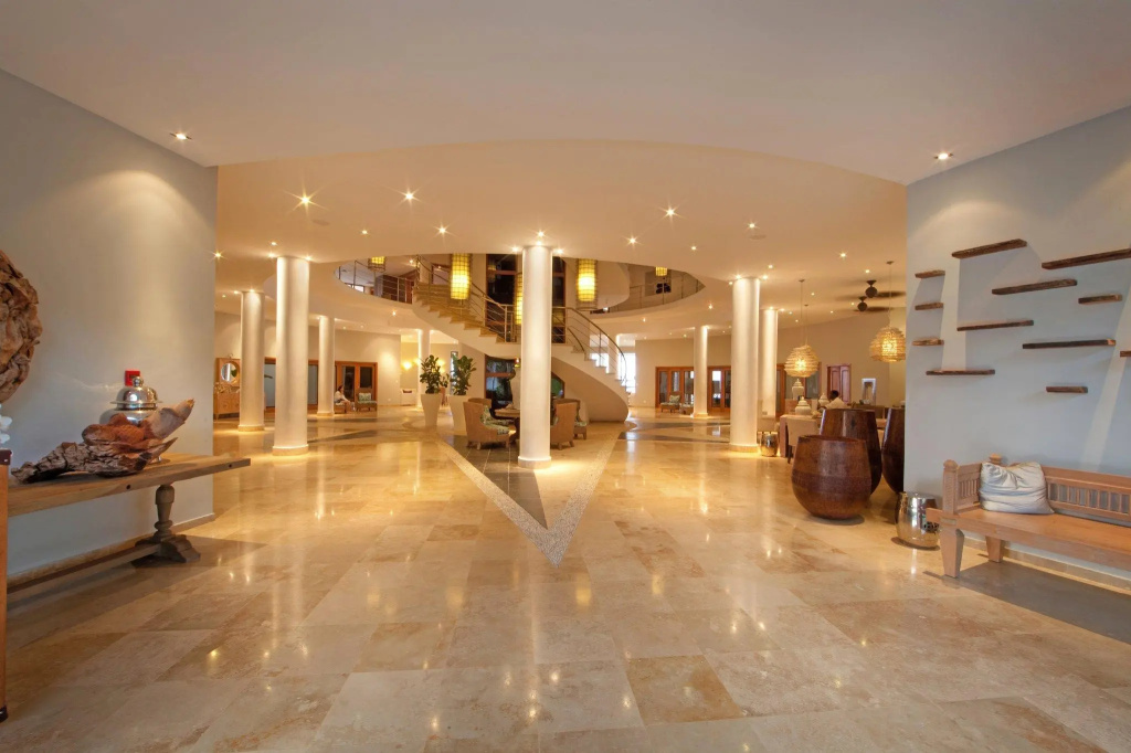 The Bannister Hotel & Yacht Club