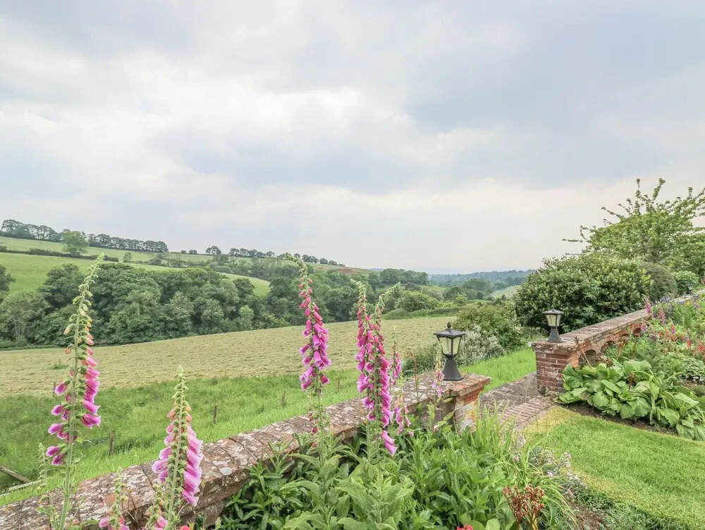 Harcombe House Bungalow 1