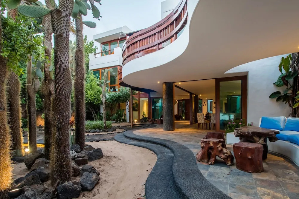 Villa Escalesia Galápagos Waterfront Hotel