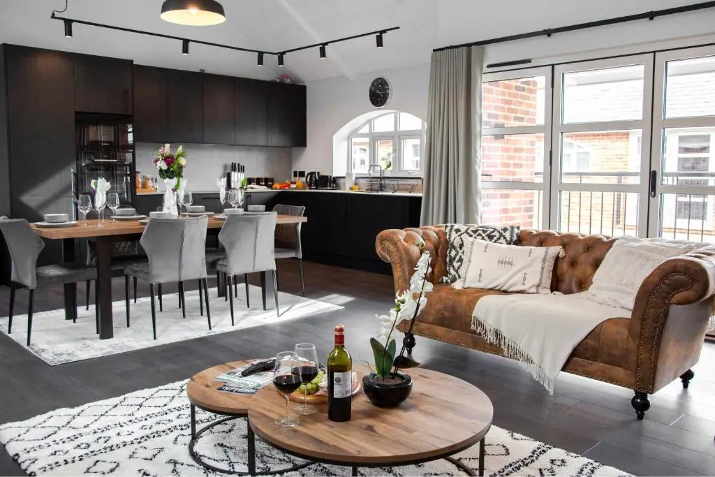 Stunning LUX Scandinavian style apt for 5 Parking