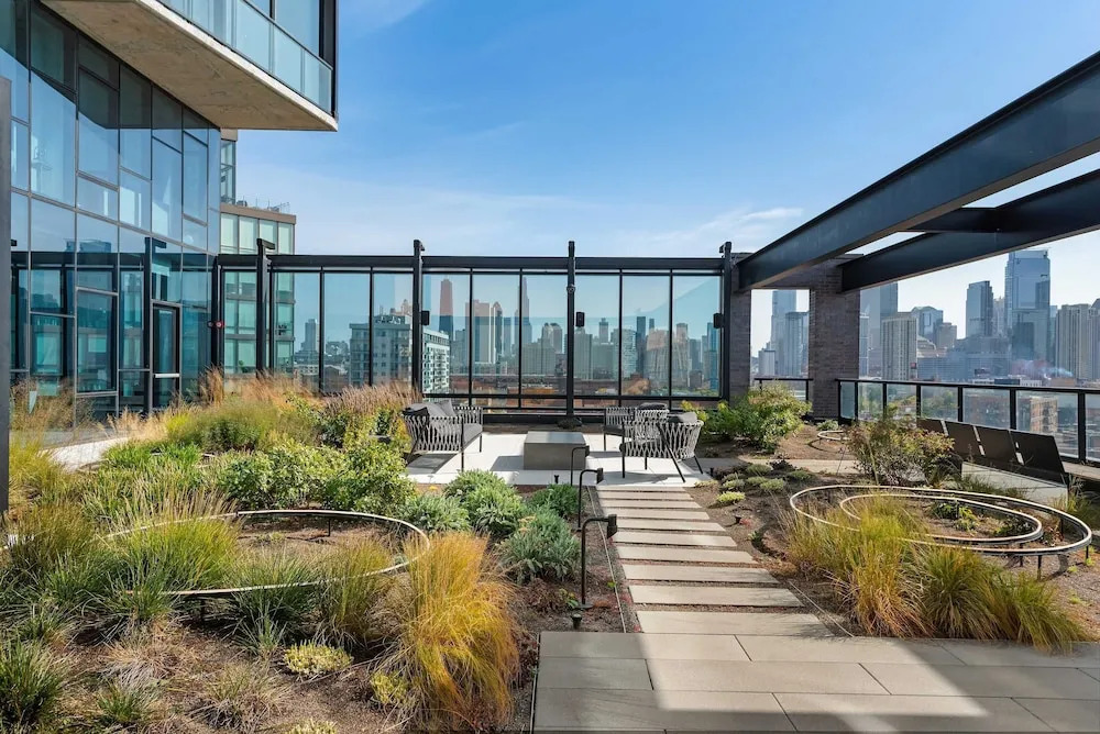 Skyline Penthouse Duo 6 Bedrooms for Large Groups