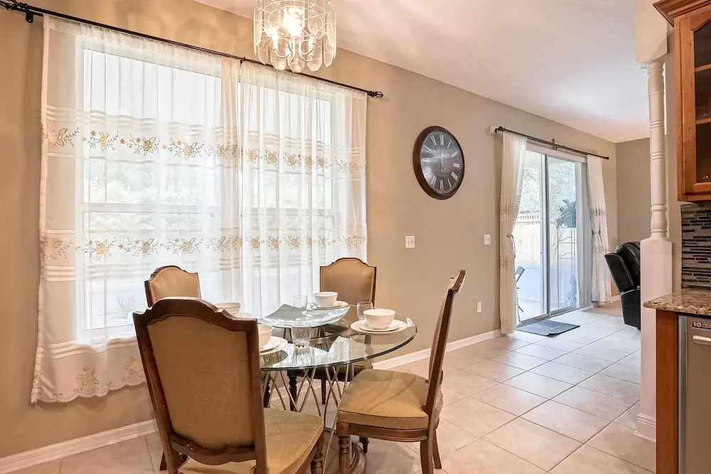 Wonderful Coastal Home With Wifi, Enclosed Backyard, Screened Patio