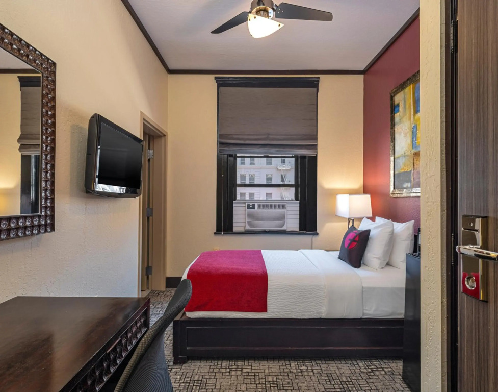 Hotel Fusion, a C-Two Hotel