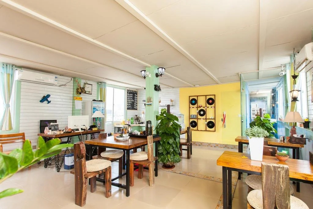 Haikou Times Theme Inn