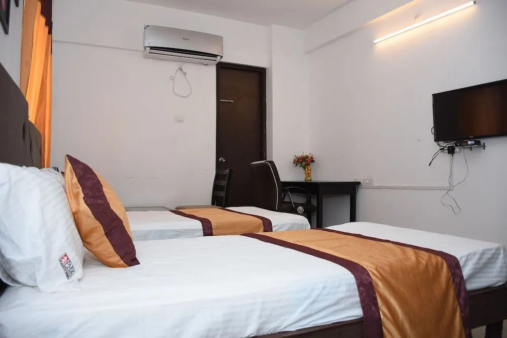 JK Rooms 132 Parkland Service Apartment