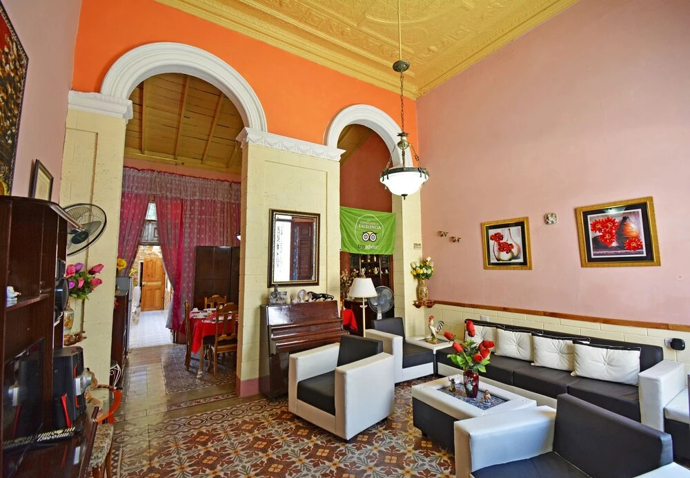 Cadena Hostal Roberto Carlos
