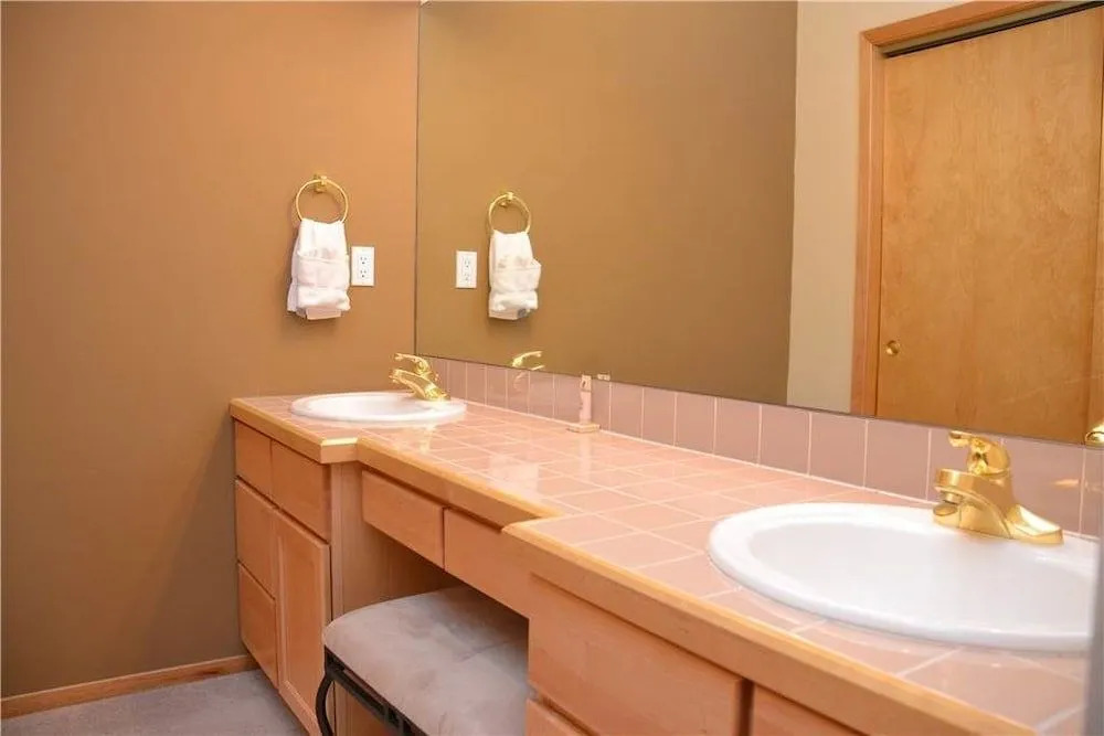 Chimney Ridge Townhomes Unit 504 by RedAwning