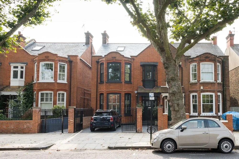 Beautiful 2BR Home With Conservatory and Garden