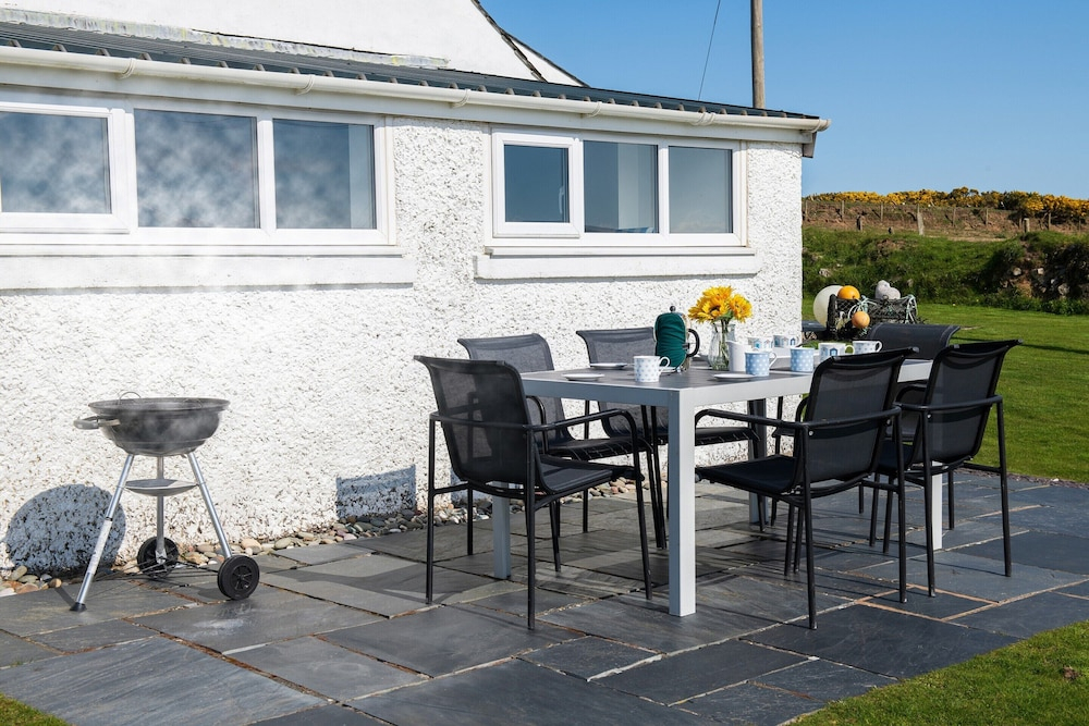 Coastal Retreat on Wales Path With Sea Views