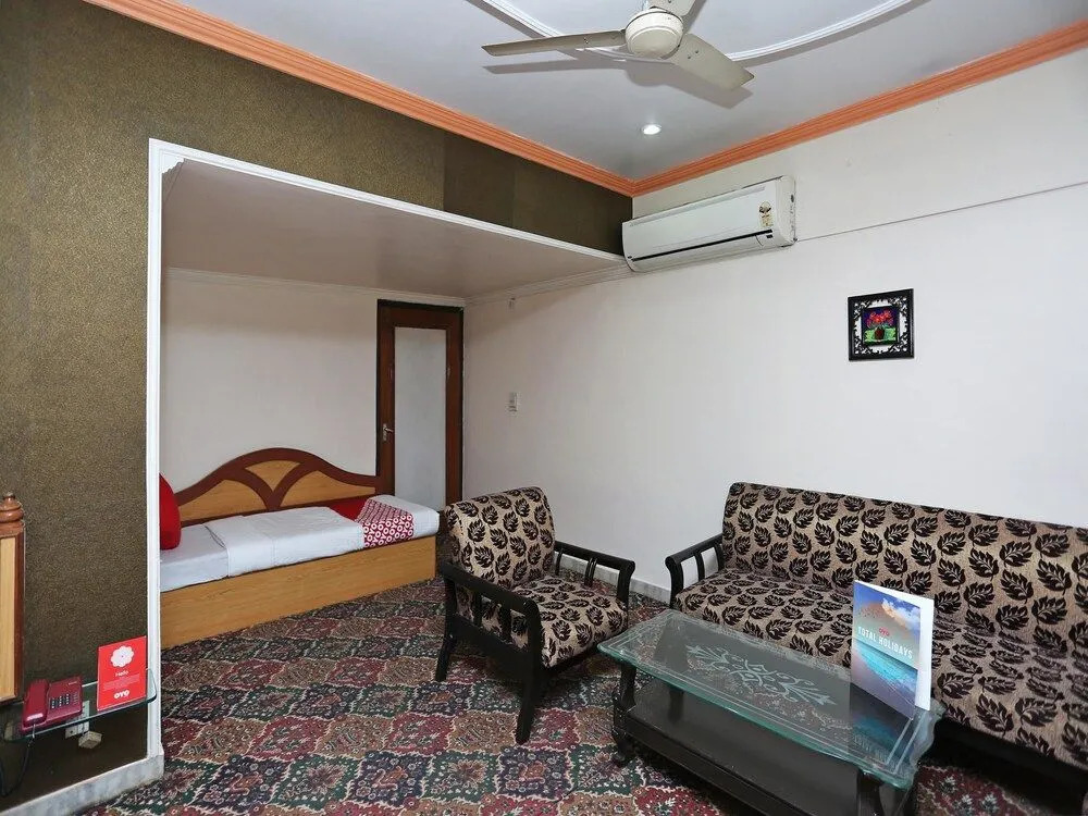 OYO 15468 Hotel Sharda