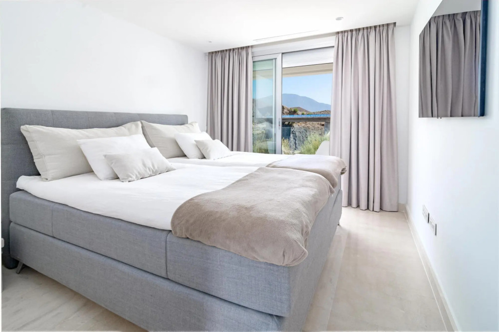 LMR1-Penthouse with 187m2 terrace and private pool