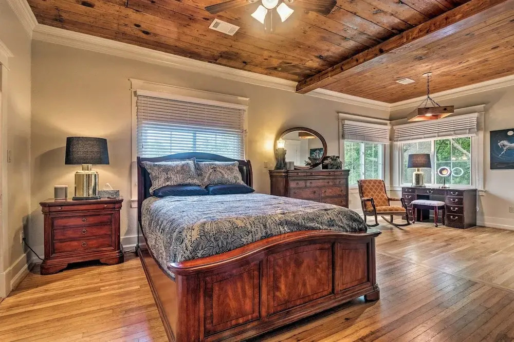 Spacious & Updated 1920's Hsnp Craftsmen Home